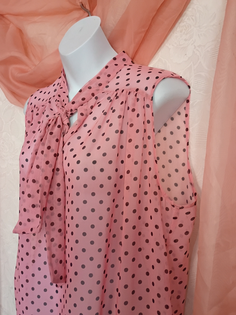 New York & Company Ladies Pink Polka Dot Sheer Tie-Front Sleeveless Blouse Sz Lg - Picture 2 of 10